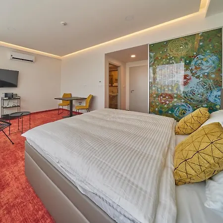 Hertz Hotel
