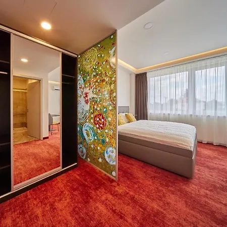 Hertz Hotel *