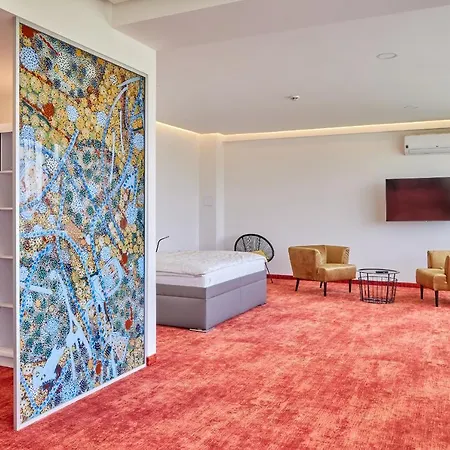 Hertz Hotel *